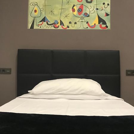 Hostal Eden Barcelona Bagian luar foto