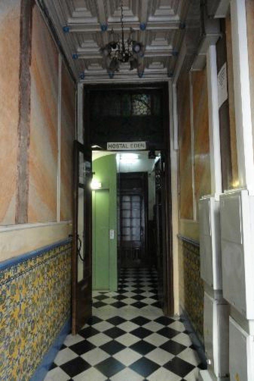 Hostal Eden Barcelona Bagian luar foto