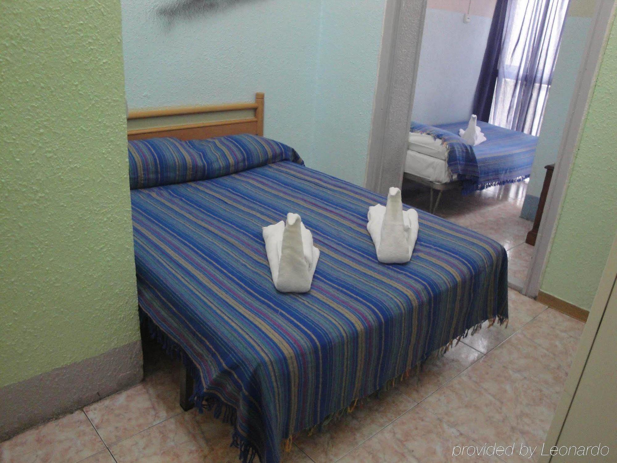 Hostal Eden Barcelona Bagian luar foto