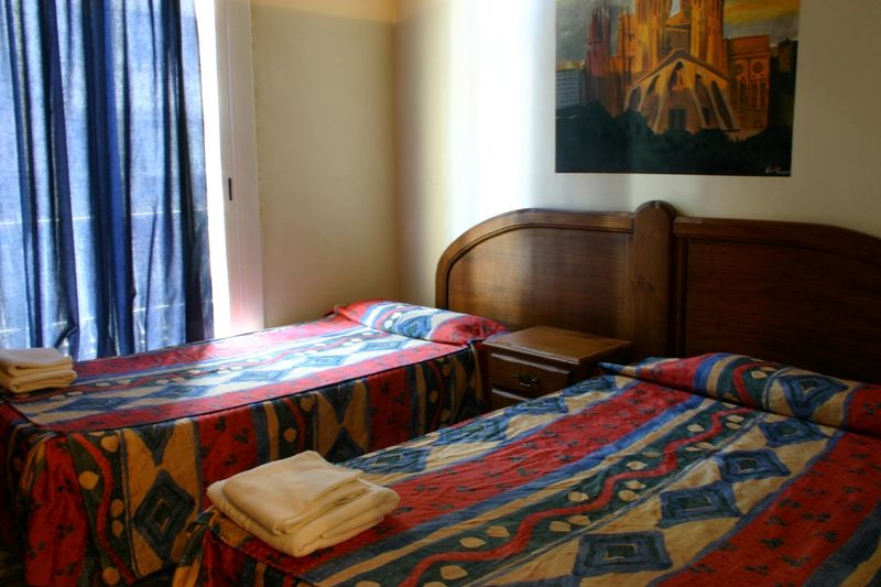 Hostal Eden Barcelona Bagian luar foto