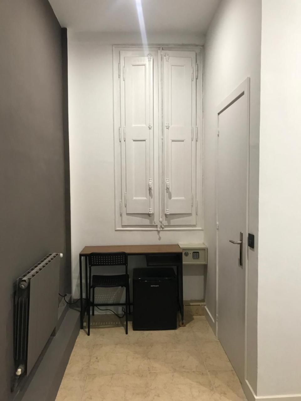 Hostal Eden Barcelona Bagian luar foto