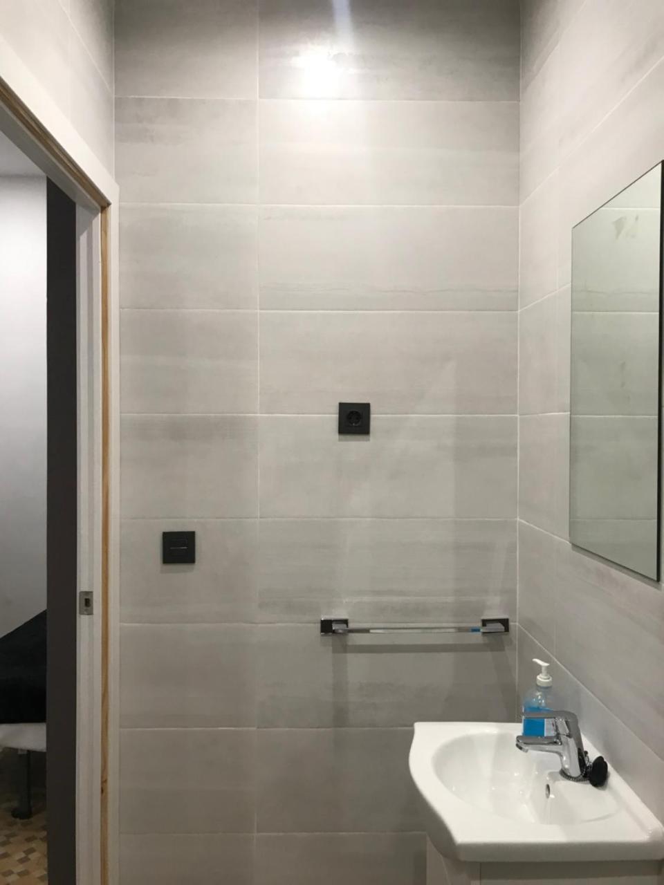 Hostal Eden Barcelona Bagian luar foto