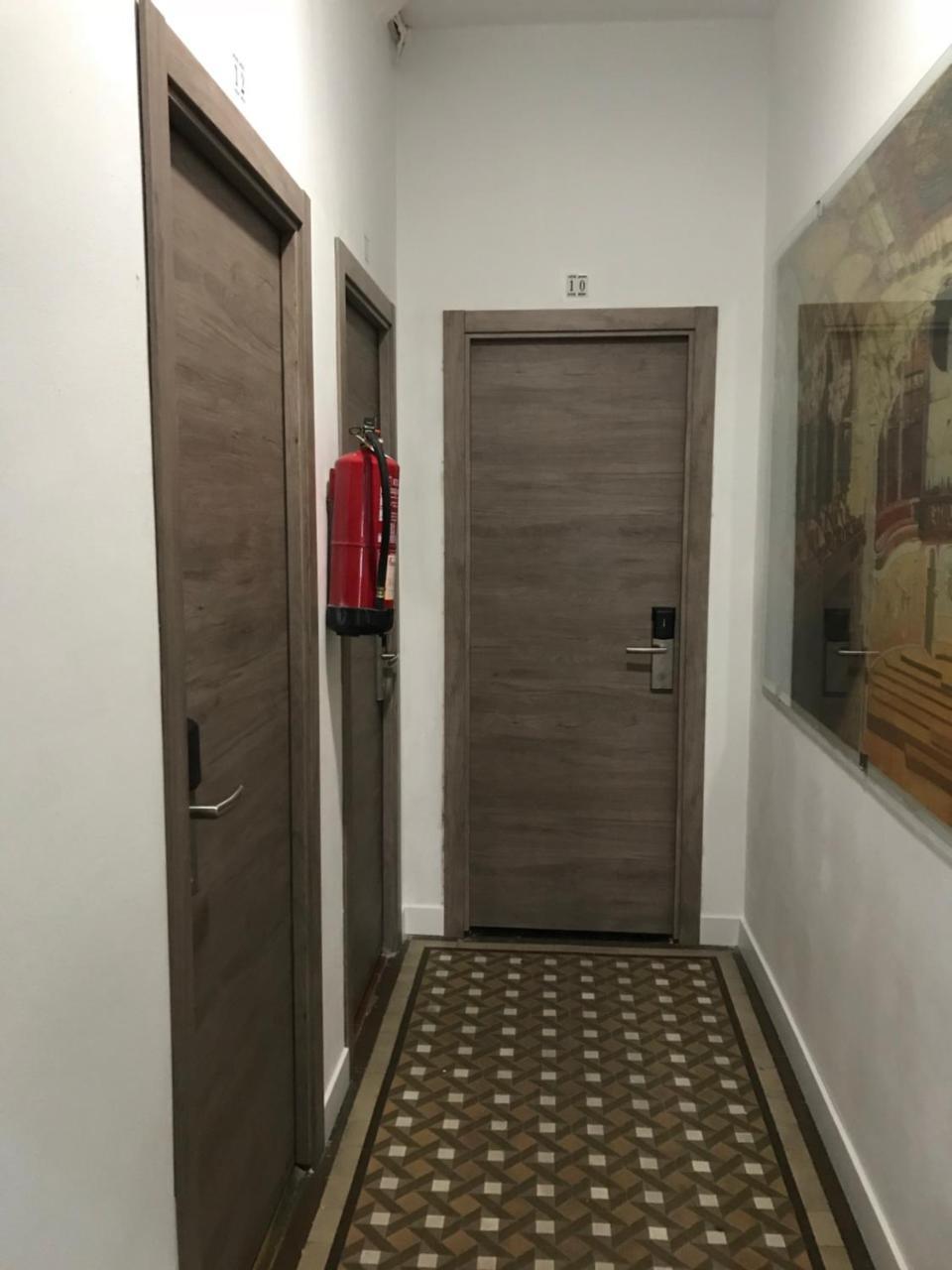 Hostal Eden Barcelona Bagian luar foto