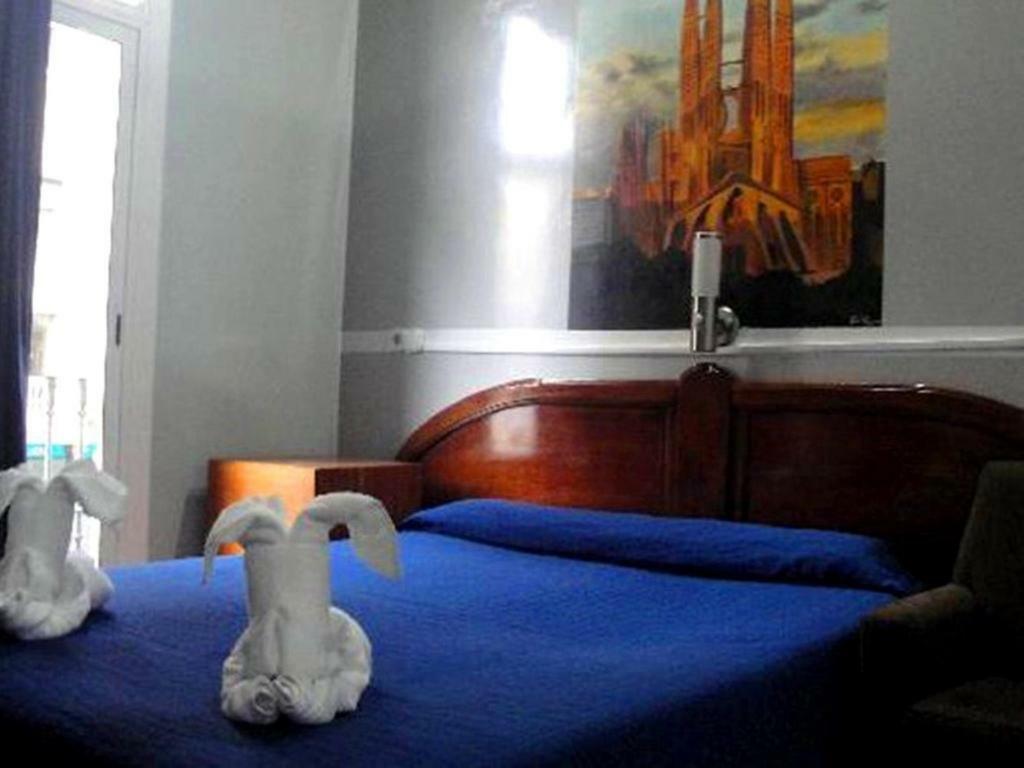 Hostal Eden Barcelona Bagian luar foto